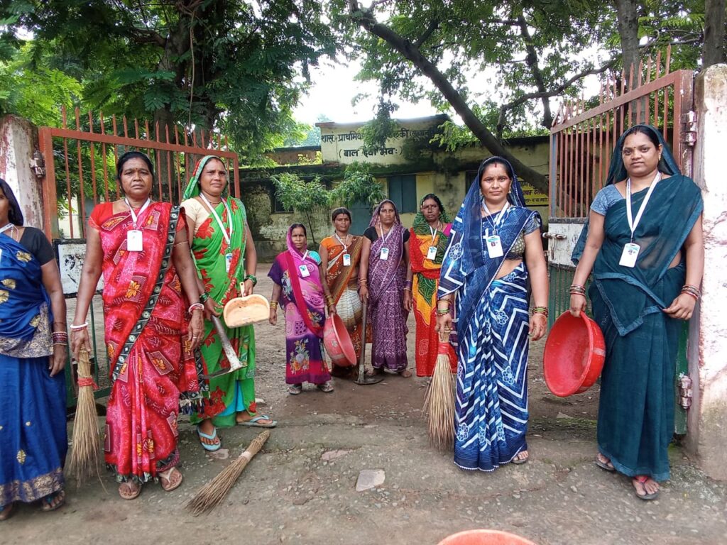 ठेलकी में महिला स्व-सहायता समूह ने चलाया स्वच्छता अभियान