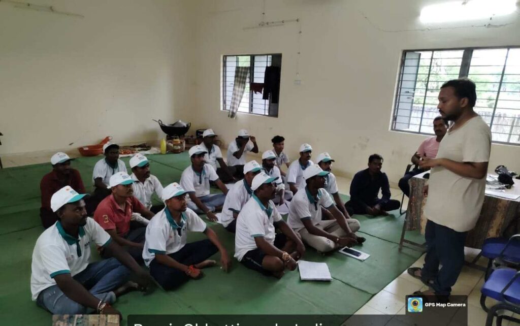 आरसेटी के माध्यम से युवाओं को दिया जा रहा राजमिस्त्री का प्रशिक्षण