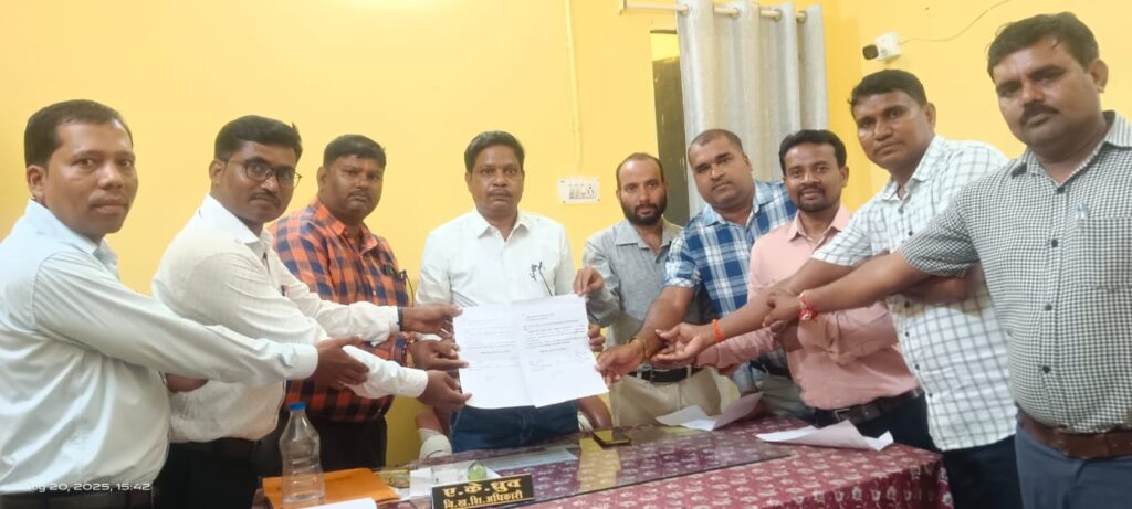 छत्तीसगढ़ संयुक्त शिक्षक संघ कसडोल: 22 अगस्त को कलम बंद-काम बंद हड़ताल में शामिल होंगे सभी कर्मचारी।