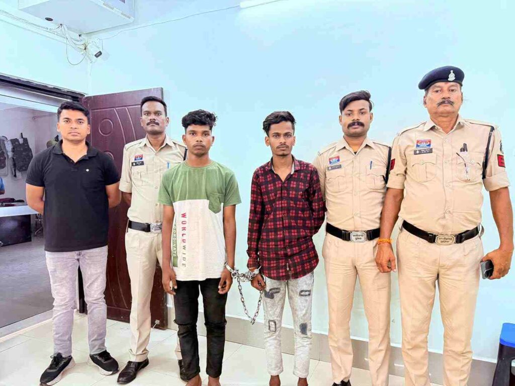 कार चोरी करने वाले दो आरोपी गिरफ्तार  चोरी की गई 8 लाख की बलेनो कार बरामद