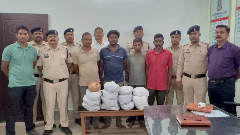 साइबर सेल कोरबा एवं सिविल लाइन रामपुर पुलिस की संयुक्त कार्यवाही में गांजा तस्कर गिरफ्तार