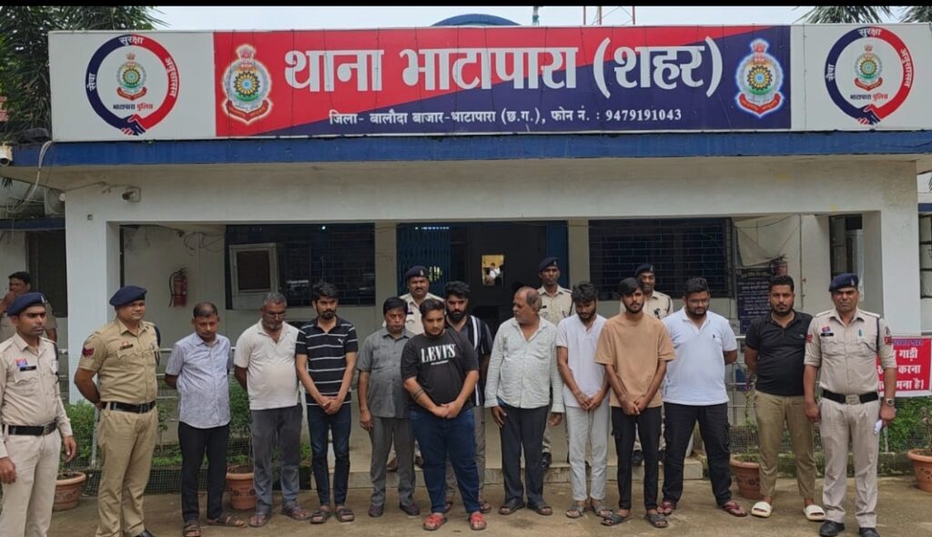 समाधान सेल में प्राप्त सूचना के आधार पर जुआ खेलने वाले 11 जुआरियों को किया गया गिरफ्तार।