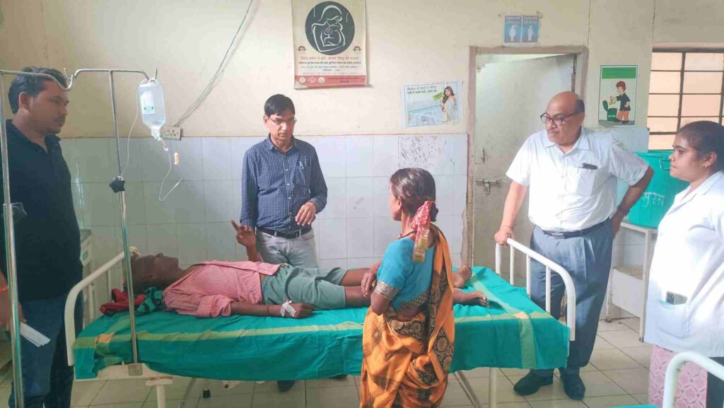 सीएमएचओ ने किया पीएचसी लच्छनपुर और सीएचसी कसडोल का निरीक्षण