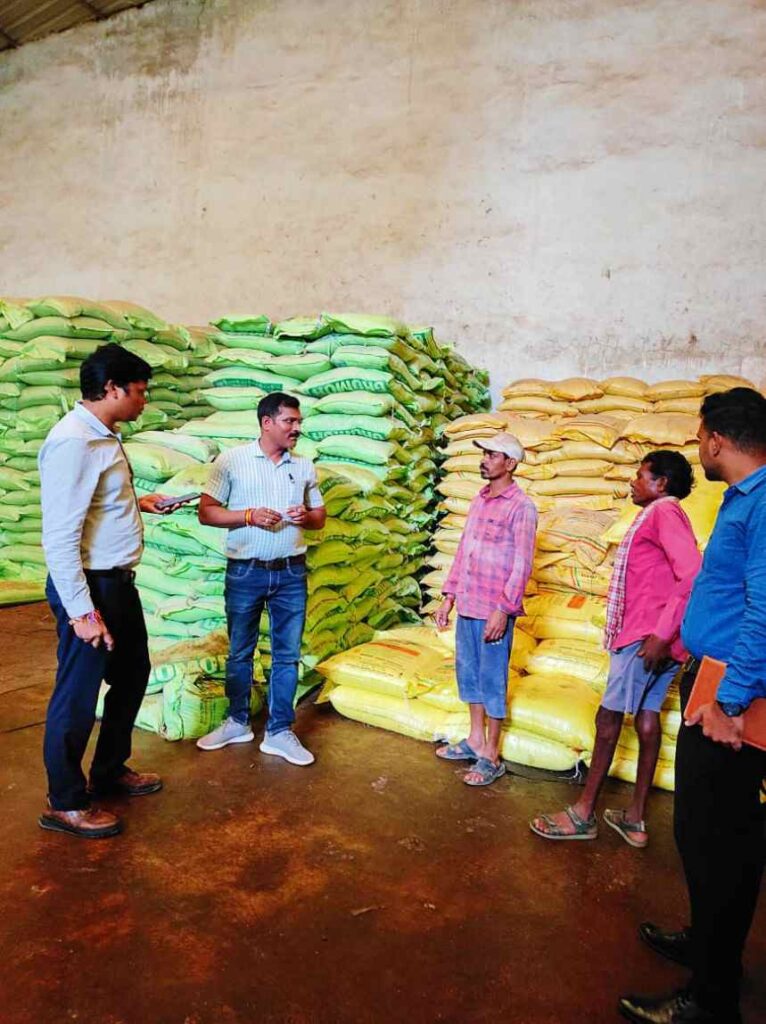 जिले के सहकारी समितियों में पर्याप्त उर्वरक भण्डारण, किसान आवश्यकतानुसार समिति से प्राप्त कर सकते हैं उर्वरक