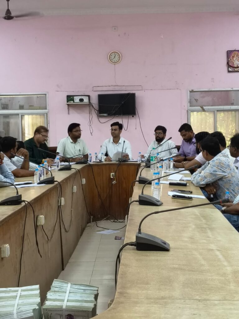 बलौदाबाजार में ट्रांसपोर्टरों की बैठक सुप्रीम कोर्ट और हाईकोर्ट के निर्देशों से कराया अवगत