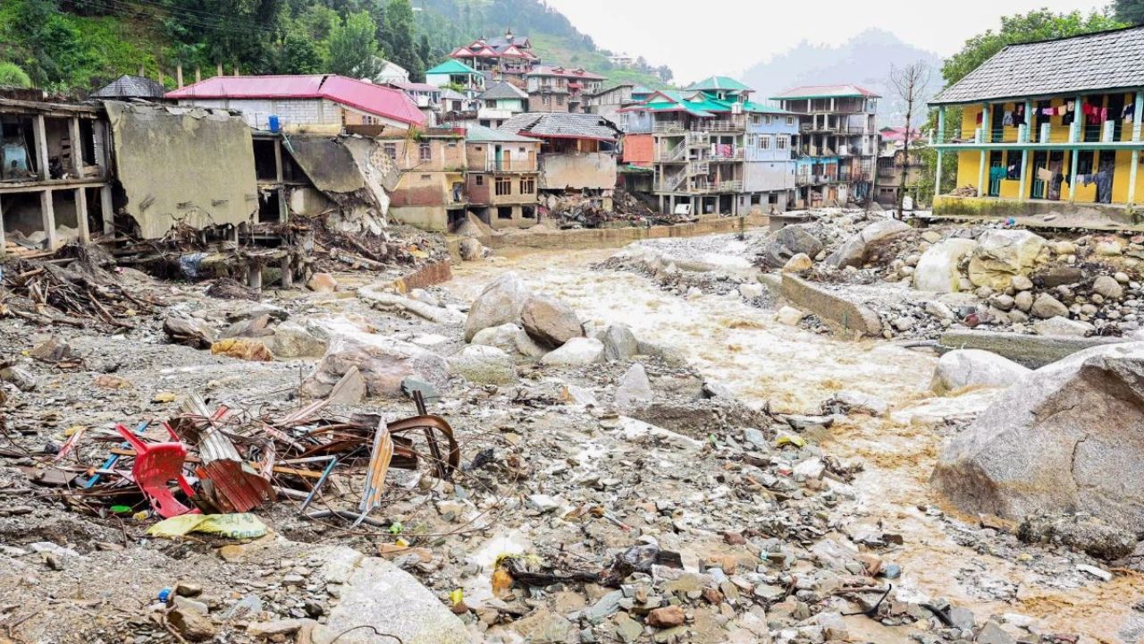 Uttarakhand Heavy Rainfall: उत्तराखंड में बाढ़ का खतरा बढ़ा! देहरादून में 74 साल का बारिश रिकॉर्ड टूटा, भारी बारिश से राष्ट्रीय राजमार्ग बंद