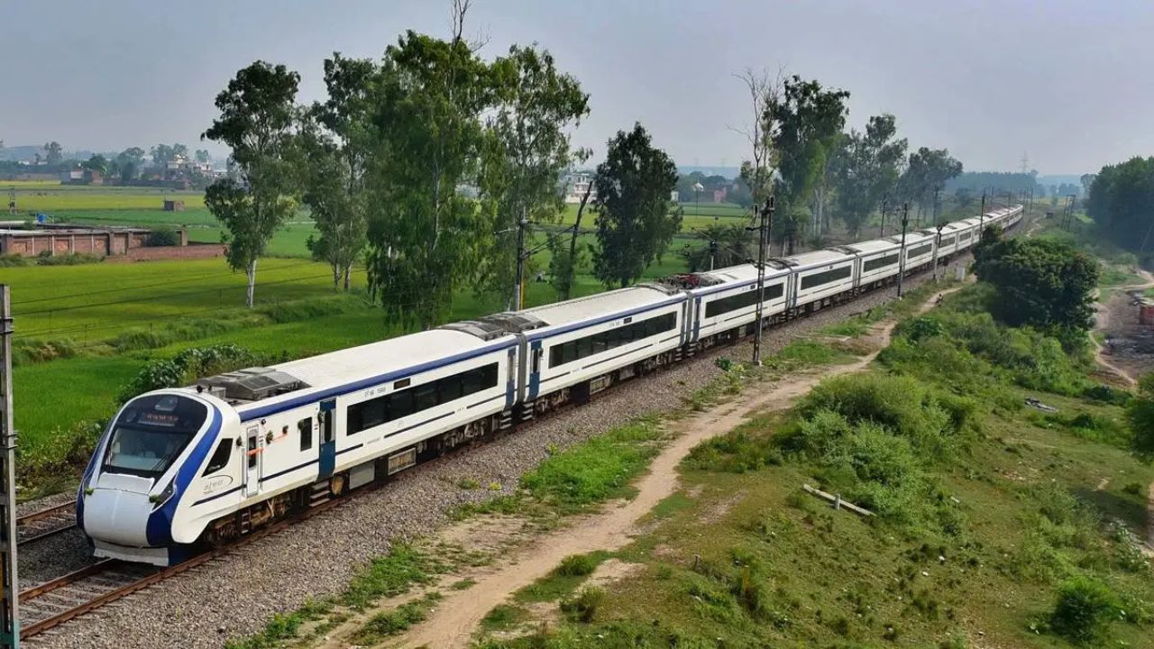 हावड़ा-जमालपुर का सफर होगा सुपरफास्ट,आज से दौड़ेगी Vande Bharat Express, देखें टाइम टेबल और किराया