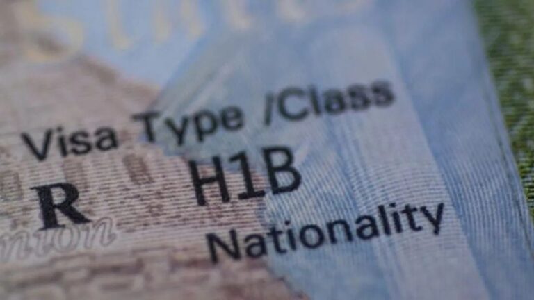 USCIS ने CSPA नियमों में बदलाव किए, H-1B वीजा धारकों के बच्चों की स्थिति प्रभावित! अमेरिका की नई नीति से बढ़ी मुश्किलें