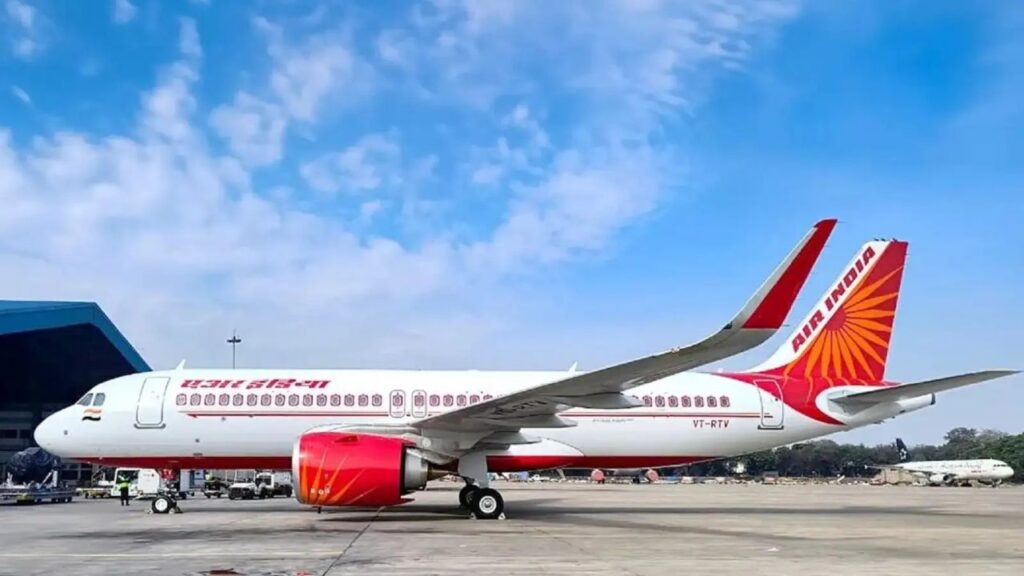 टेकऑफ से ठीक पहले Air India फ्लाइट रुकी, पायलट की सूझबूझ से टला बड़ा खतरा