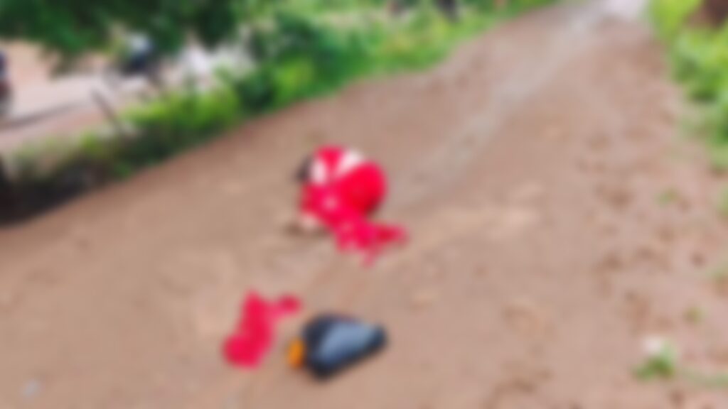 पलारी में बारिश के बीच शराब के नशे में तालाब किनारे सोई महिला