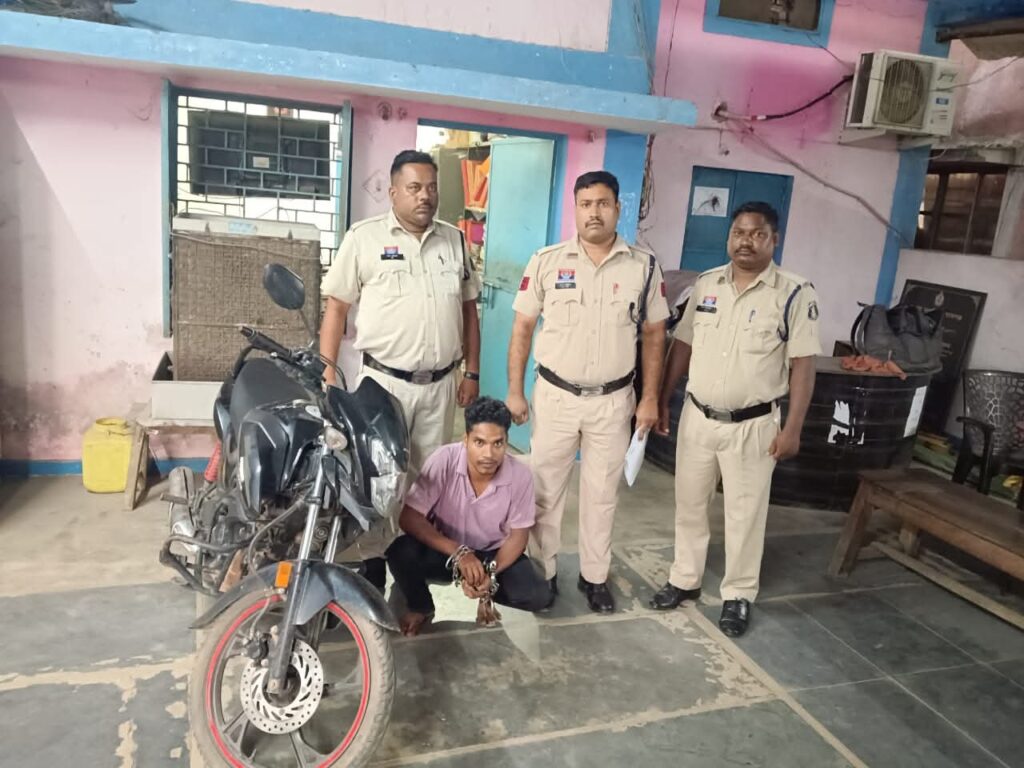 चोरी की बाइक बेचते युवक को जूटमिल पुलिस ने किया गिरफ्तार, 90 हजार की बाइक बरामद