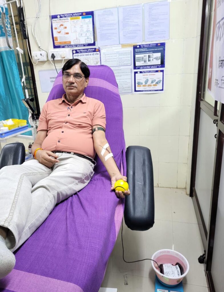 रजत महोत्सव पर रक्तदान शिविर का आयोजन, सीएमएचओ एवं सक्षम उपाध्यक्ष ने किया रक्तदान