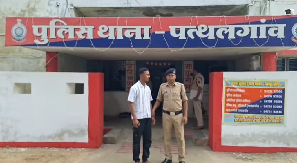 Tampering: लड़कियों से छेड़छाड़ करने वाला शरारती युवक गिरफ्तार, पुलिस ने दबोचा