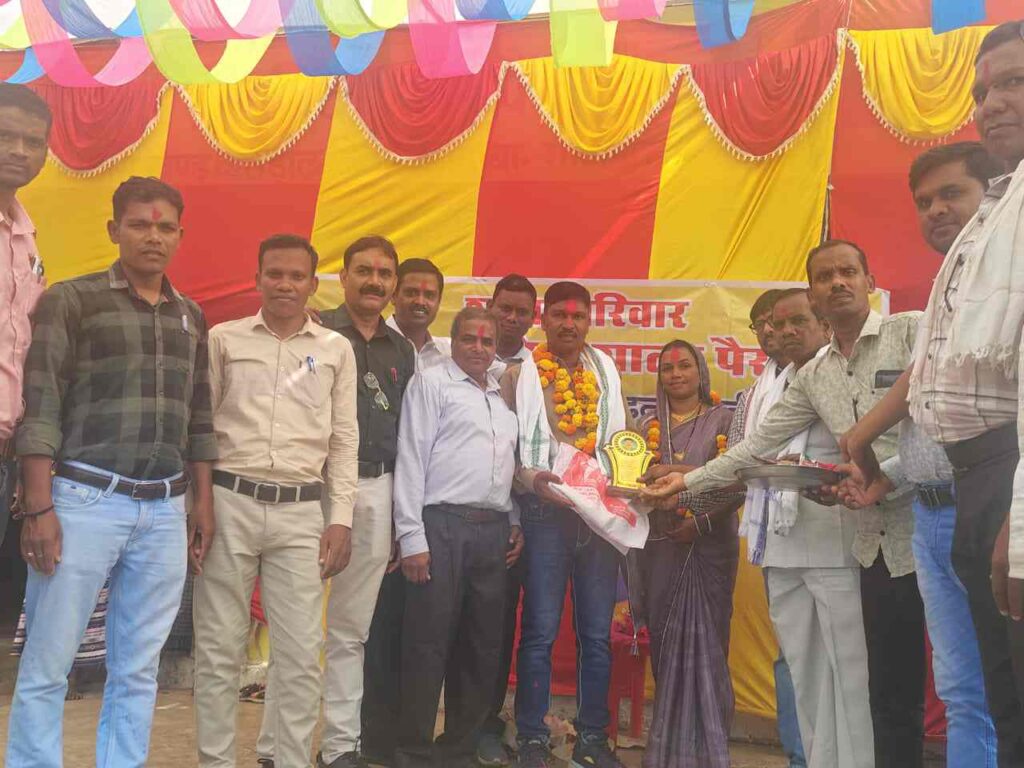 पैरागुड़ा में संकुल स्तरीय शिक्षक दिवस समारोह सम्पन्न