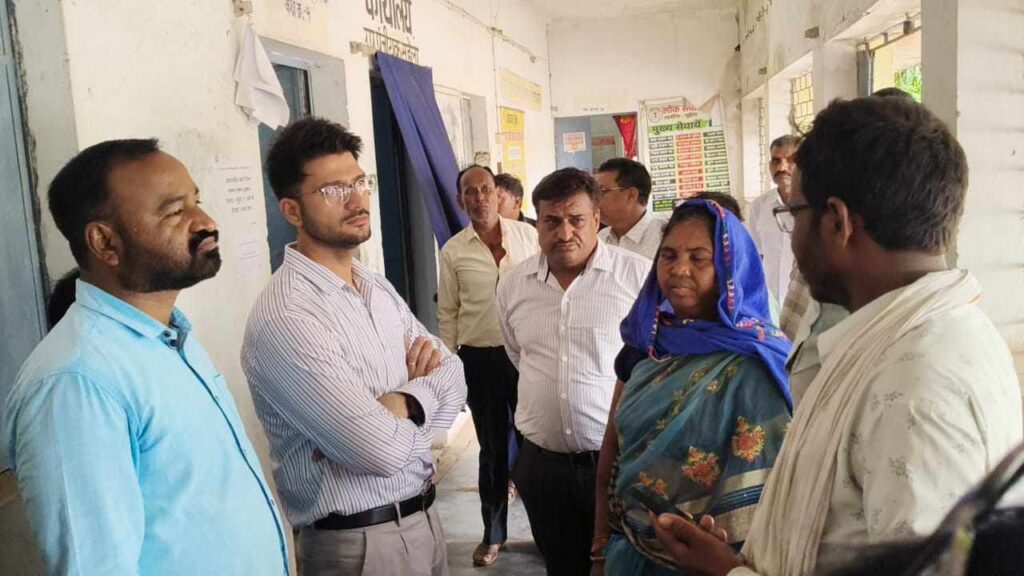 कलेक्टर ने तहसील कार्यालय व स्कूल का किया निरीक्षण