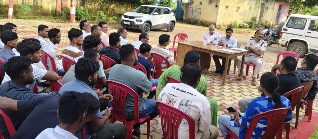 Lord Ganesha:गणेश विसर्जन की तैयारियों पर छुरा थाना परिसर में शांति समिति की अहम बैठक