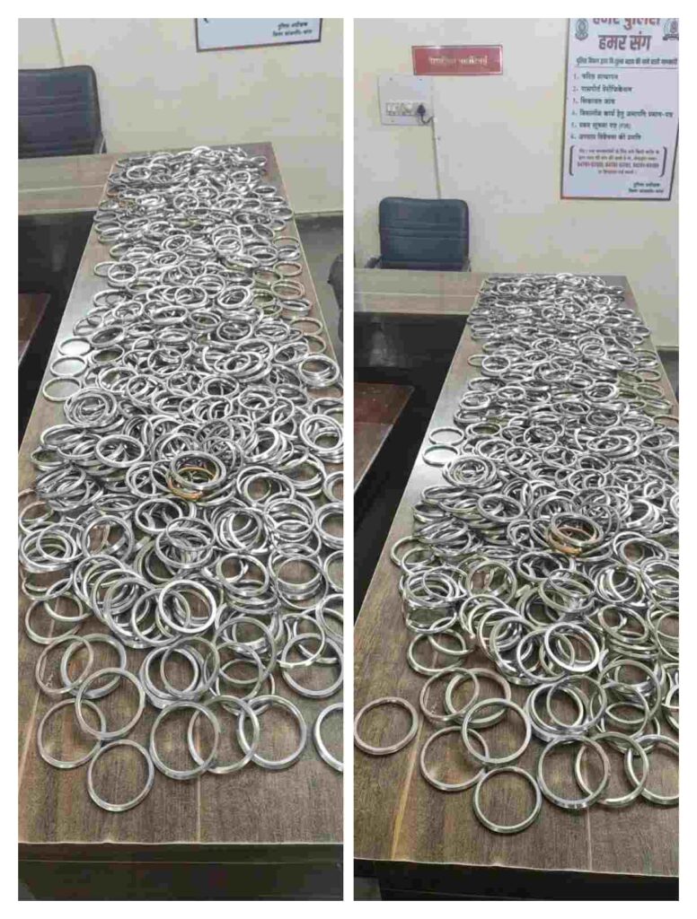 जांजगीर दुर्गा पंडाल न्यूज़ : पुलिस ने 1700 स्टील के कड़े उतरवाए, सुरक्षा के सख्त इंतजाम