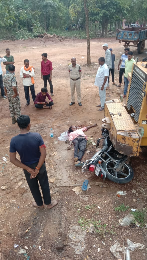 Accident: सड़क हादसा जतमई: रोड रोलर से टकराई बाइक, एक युवक की मौके पर मौत