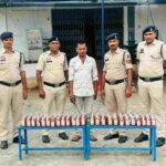 समाधान सेल में प्राप्त सूचना के आधार पर अवैध रुप से शराब बिक्री करने वाले 01 आरोपी शराब कोचिया को कि...