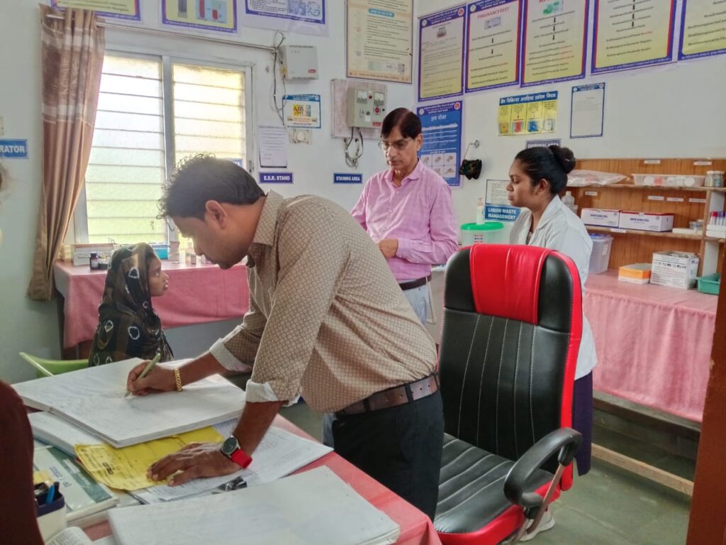 सीएमएचओ ने पीएचसी अर्जुनी में  प्रधानमंत्री सुरक्षित मातृत्व अभियान का किया निरीक्षण*