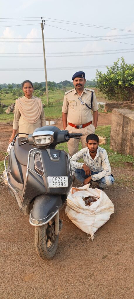 आबकारी विभाग की कार्रवाई,18 बल्क लीटर विदेशी मदिरा एवं एक स्कूटी जब्त*