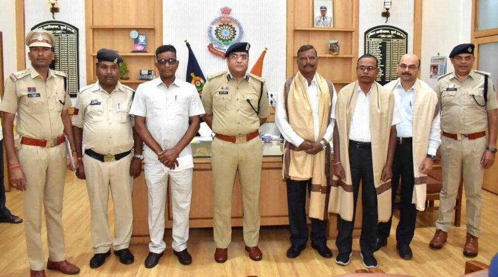 विजय अग्रवाल वरिष्ठ पुलिस अधीक्षक, जिला दुर्ग द्वारा सेवानिवृत अधिकारियों, कर्मचारियों का किया गया सम्मान।