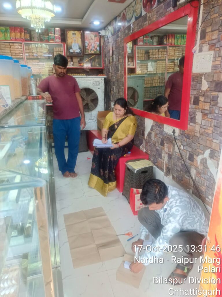 दीपावली से पहले जिले में मिठाइयों की सख्त जांच, अमानक उत्पाद मौके पर नष्ट