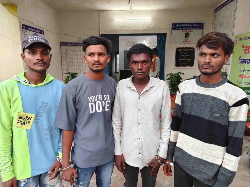 ग्राम दतरेंगी में चाकू से हमला कर प्राणघातक चोट पहुँचाने वाले 01 अपचारी बालक सहित 05 आरोपी गिरफ्तार