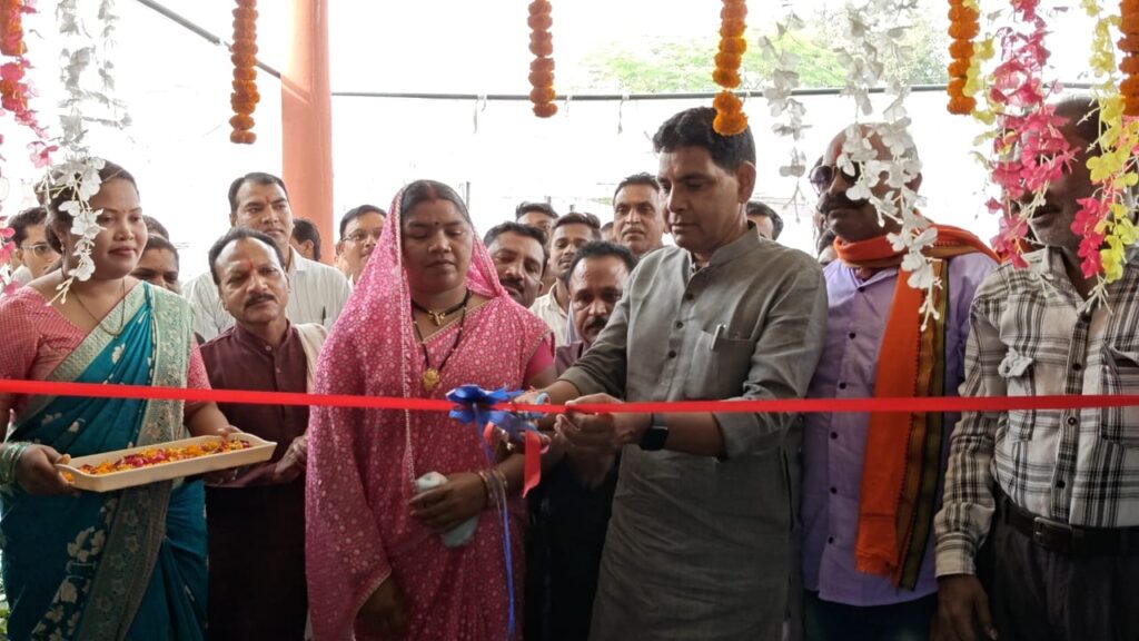 🌾 गरीबों और किसानों की समस्याओं का संवेदनशीलता से करें निराकरण — राजस्व मंत्री टंकराम वर्मा