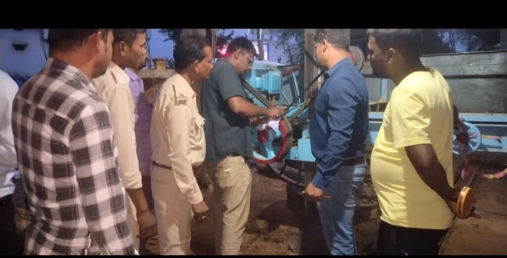 प्रतिबंधित प्रजाति की लकड़ियों के चिरान पर वन विभाग की बड़ी कार्रवाई, संडी स्थित सॉ मिल सील