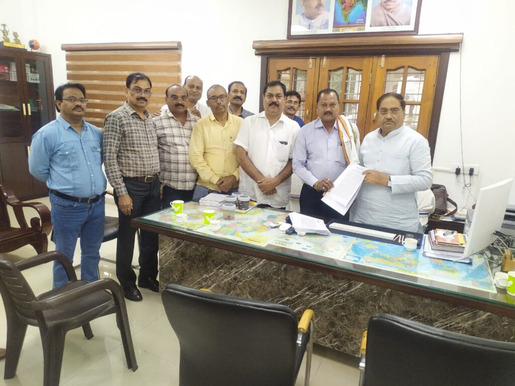 सहकारी बैंक कर्मचारियों की हड़ताल का दूसरा चरण शुरू — पांच वर्षों से लंबित वेतन वृद्धि को लेकर सरकार के खिलाफ तेज हुआ आंदोलन