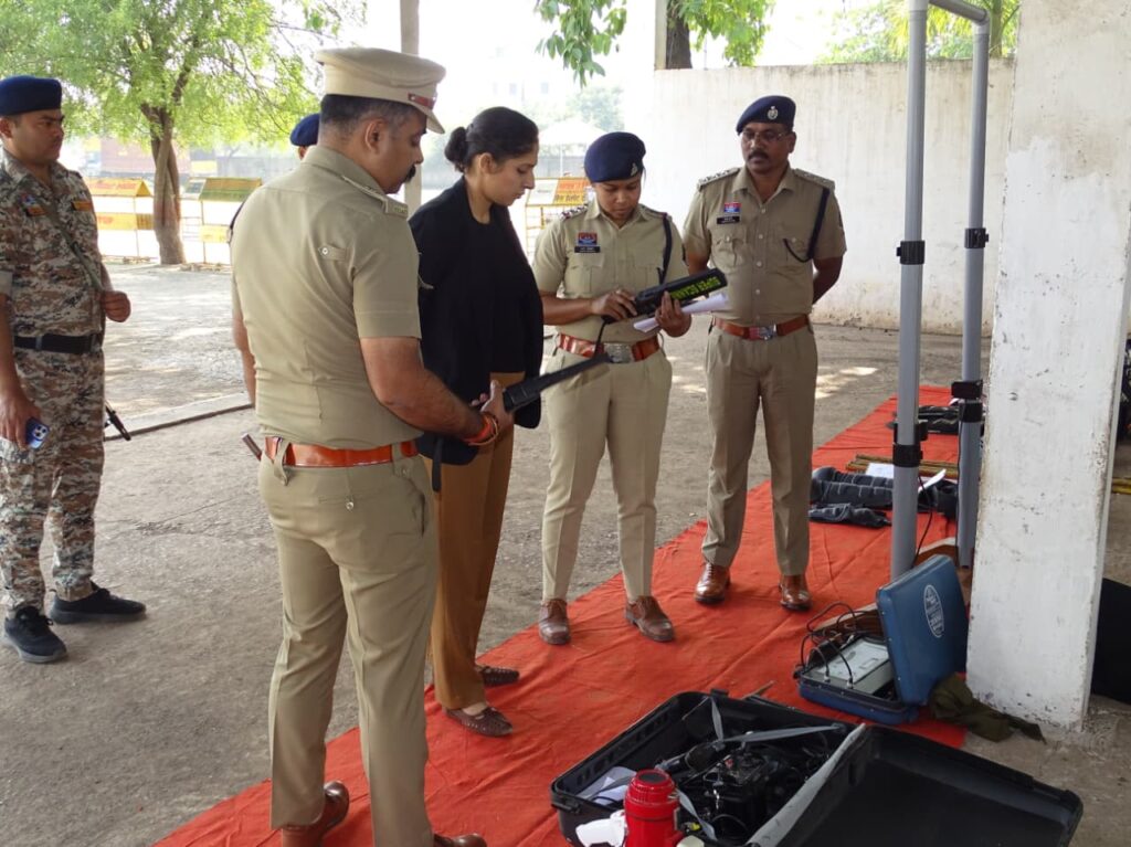 यातायात, एमटी एवं रक्षित केंद्र के साजो-सामान का पुलिस अधीक्षक ने किया निरीक्षण