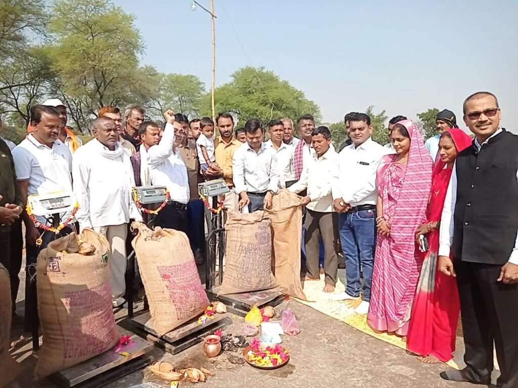 जिले में समर्थन मूल्य पर धान खरीदी की हुई शुरुआत, जनप्रतिनिधियों ने पूजा-अर्चना कर किया शुभारंभ — किसानों में उत्साह का माहौल