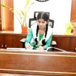 विश्व बाल दिवस पर जांजगीर-चांपा जिले की कक्षा 11वीं की छात्रा दीक्षा सारथी बनीं प्रतीकात्मक कलेक्टर