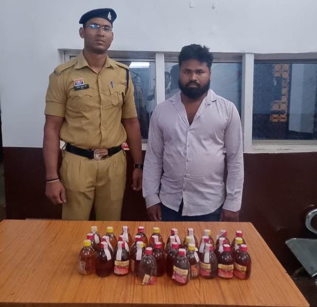 समाधान सेल की सक्रियता से बड़ी कार्रवाई — सिटी कोतवाली पुलिस ने अवैध शराब बेचने वाले आरोपी को रंगे हाथों पकड़ा