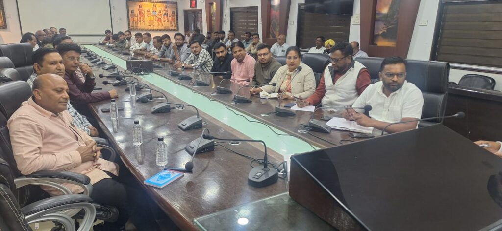 कलेक्टर ने ली राइस मिलर्स की बैठक — कस्टम मिलिंग के लिए तीन दिनों में अनिवार्य रूप से कराएं पंजीयन