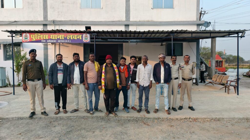 ग्राम तिल्दा (डोंगरा) में सुपूर्दनामे की रेत चोरी करने वाले 8 आरोपी गिरफ्तार