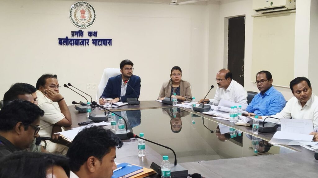 डिवीजन और सब-डिवीजन स्तर पर निर्धारित लक्ष्य समयसीमा में पूरा करें — कलेक्टर दीपक सोनी पीएम सूर्य घर योजना की प्रगति की समीक्षा, कमजोर प्रदर्शन पर नाराज़गी, वेंडर-बैंकर मीटिंग के निर्देश