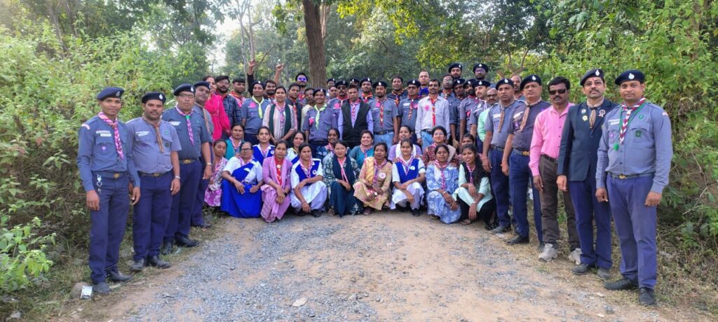 प्रशिक्षण के पांचवें दिवस में सिखाई गई वन-विद्या, टोलीवार बनाए छत्तीसगढ़ी व्यंजन गिरौदपुरी धाम में जारी जिला स्तरीय बेसिक कैंप प्रशिक्षण