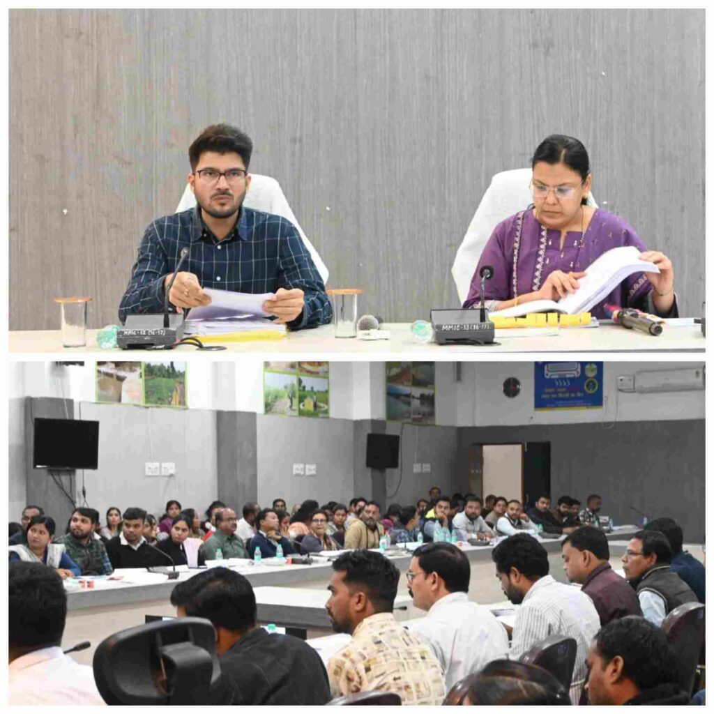 कलेक्टर ने योजनाओं के क्रियान्वयन में तेजी के दिए निर्देश, पीएम आवास में लापरवाही पर तकनीकी सहायकों को नोटिस