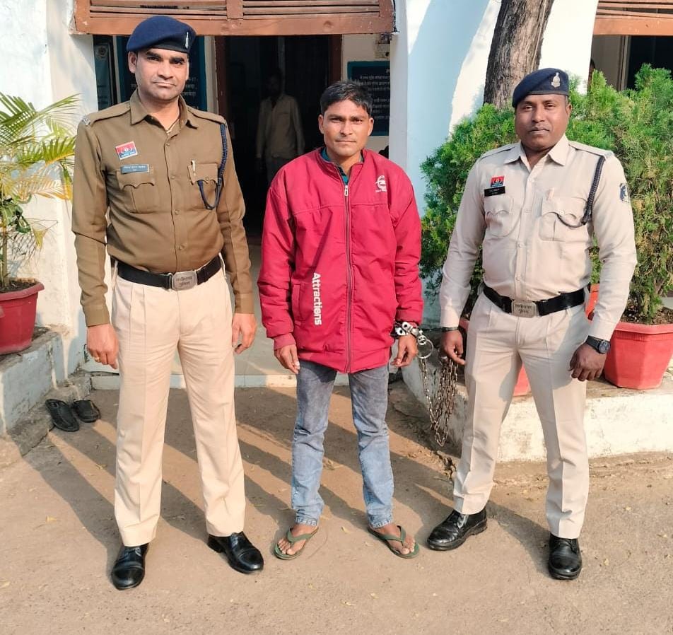 पाँच वर्षों से फरार आरोपी आखिरकार गिरफ्तार — थाना सिमगा पुलिस की बड़ी सफलता