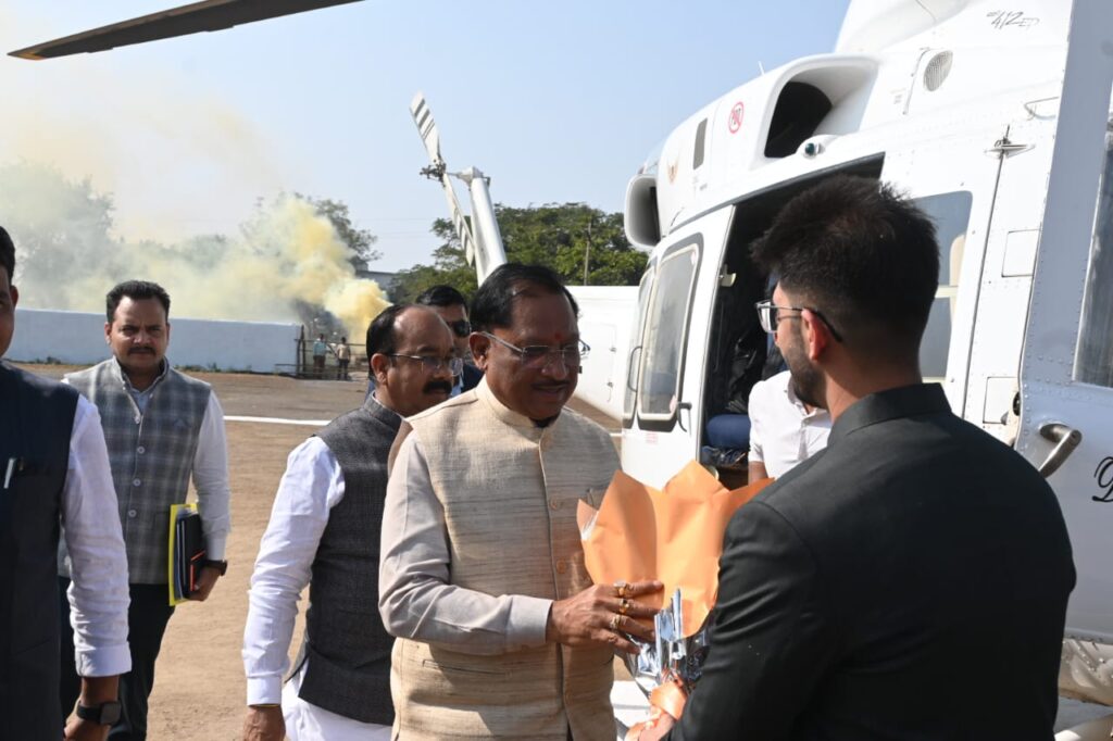 सुहेला पहुँचते ही मुख्यमंत्री का आत्मीय स्वागत, कई महत्वपूर्ण घोषणाओं से जिले को दी बड़ी सौगात