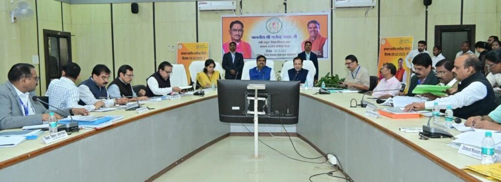 शिक्षा गुणवत्ता और हरित विकास पर फोकस—महासमुंद में शिक्षा मंत्री गजेन्द्र यादव की संभाग स्तरीय समीक्षा बैठक सम्पन्न