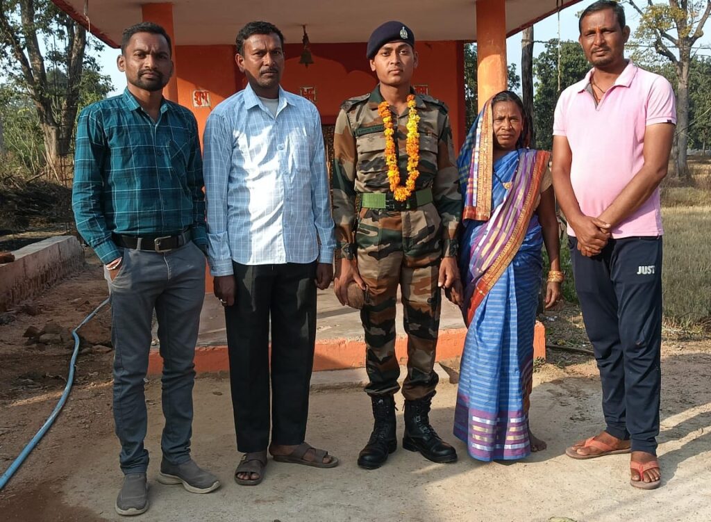 ग्राम रवेली में अग्निवीर किशोर यादव का स्वागत, सात महीने की कठिन ट्रेनिंग के बाद घर लौटे युवा अग्निवीर, गांव में खुशी का माहौल,