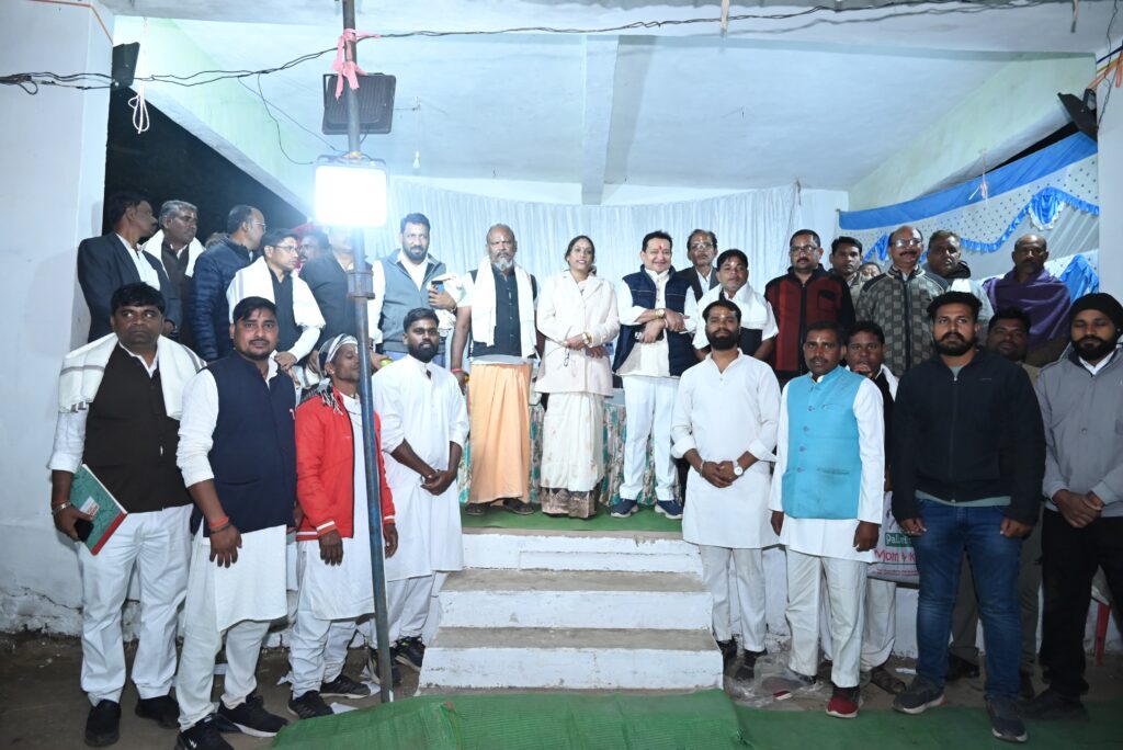 चेरीडीपा–सावित्रिपुर में गुरु घासीदास जयंती पर श्रद्धा और समरसता का संदेश  विधायक डॉ. संपत अग्रवाल ने बाबा गुरु घासीदास के आदर्शों को अपनाने का किया आह्वान