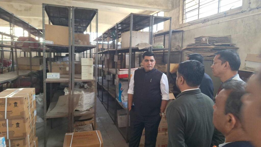 नवनियुक्त कलेक्टर कुणाल दुदावत का अस्पताल निरीक्षण: मरीजों को समय पर और समुचित उपचार सुनिश्चित करने के दिए सख्त निर्देश