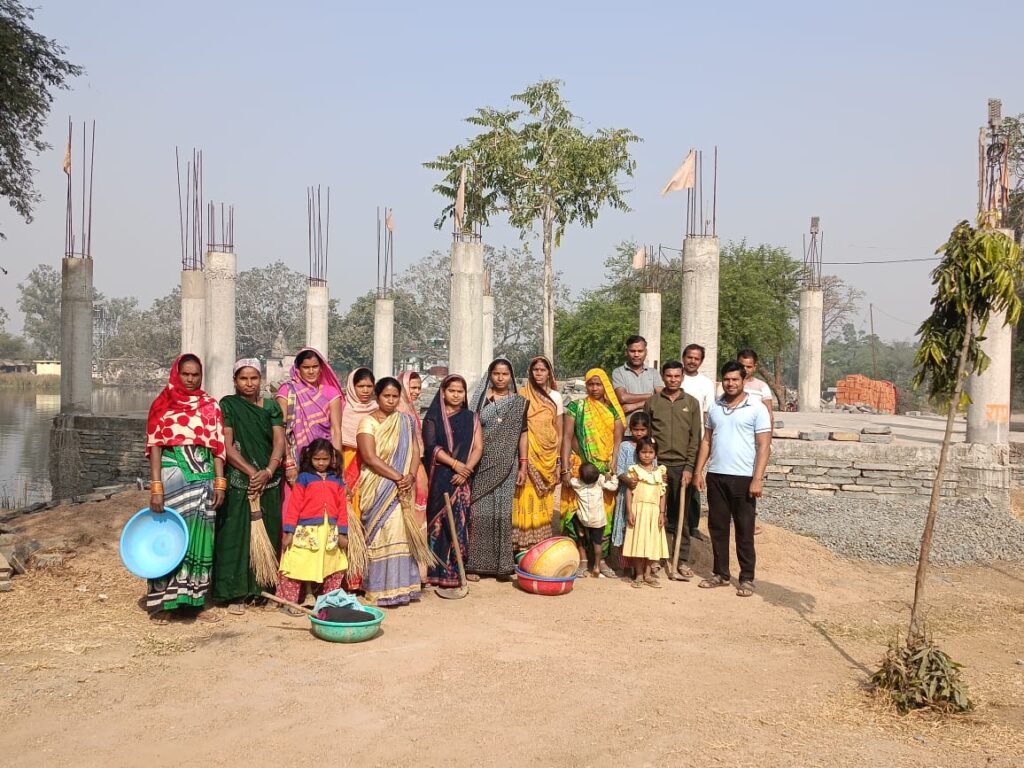 ग्राम पंचायत पिसीद में श्रीराम मंदिर परिसर में चला स्वच्छता अभियान, महिला समूहों ने निभाई अग्रणी भूमिका