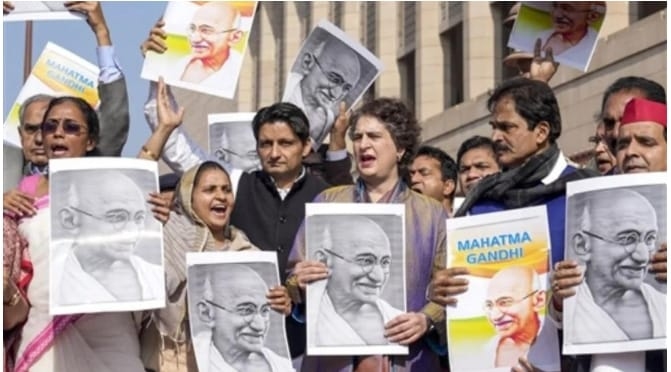 केरल फिल्म फेस्टिवल पर सेंसर तोड़, राम नाम से गांधी को भिड़ाने का खेल! विष्णु नागर-राजेंद्र शर्मा का तीखा व्यंग्य