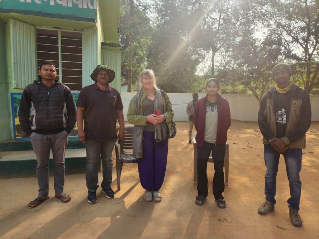 विदेशी पर्यटकों को भी भाया बारनवापारा अभयारण्य का नैसर्गिक सौंदर्य लातविया से पहुँची अंतर्राष्ट्रीय पर्यटक, वन्यजीवों और प्राकृतिक वातावरण से हुई मंत्रमुग्ध