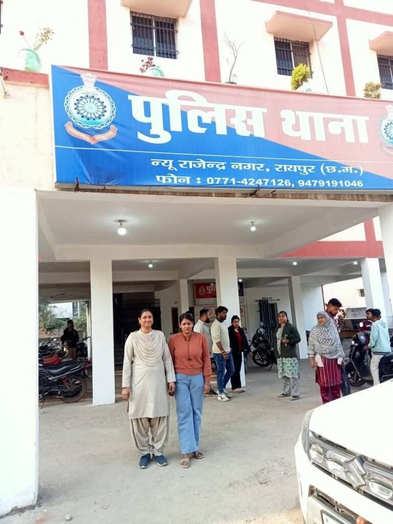 रायपुर पुलिस की बड़ी कार्रवाई: चोरी के जेवरात गिरवी रखने वाली बजाज फाइनेंस की महिला कर्मचारी गिरफ्तार